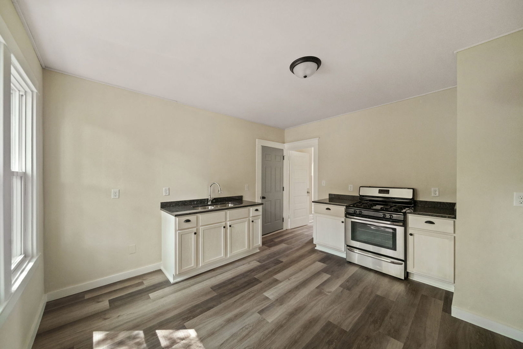 1439 8th Avenue - Photo 4
