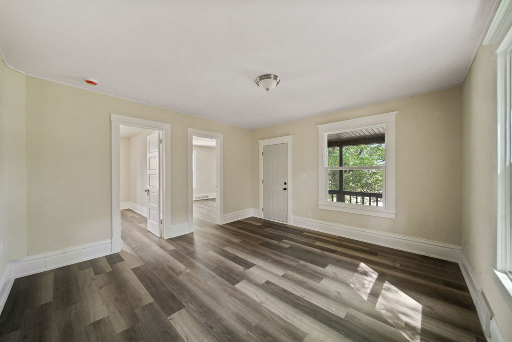 1439 8th Avenue - Photo 2