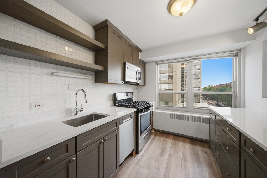 3950 N Lake Shore Drive - Photo 8