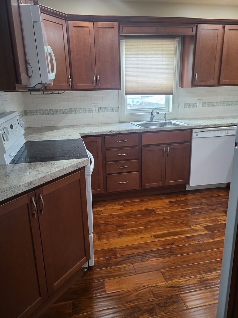 615 Green Street - Photo 1