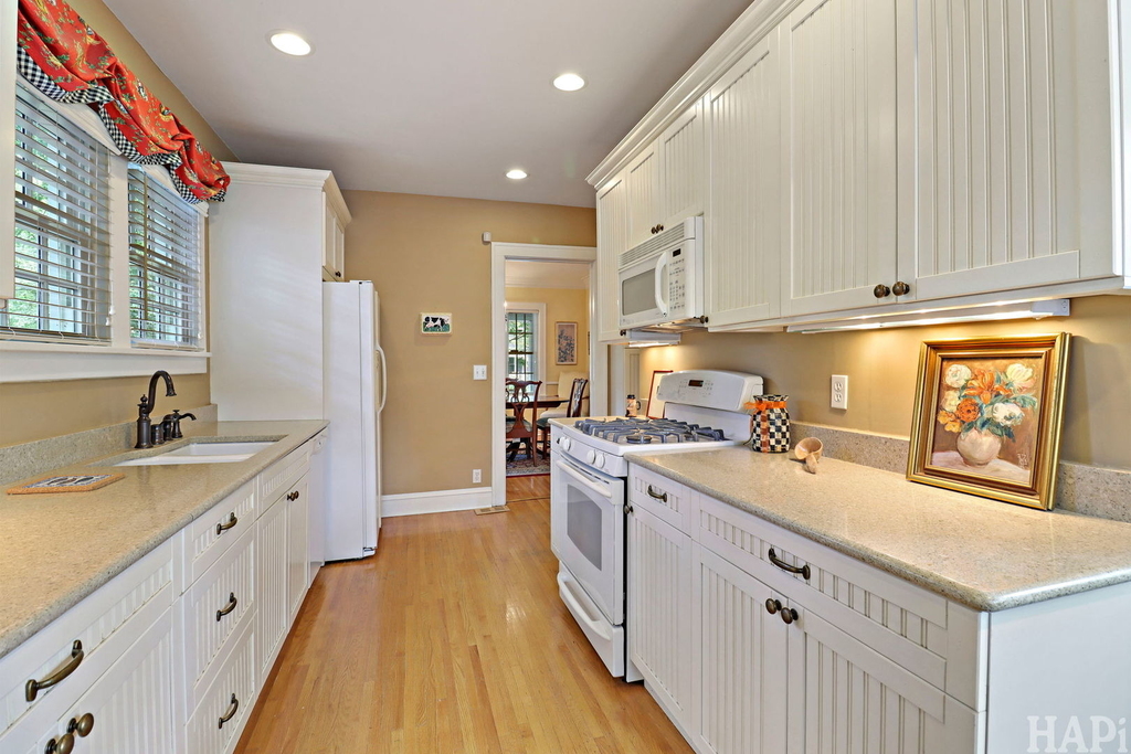 335 E Liberty Street - Photo 10