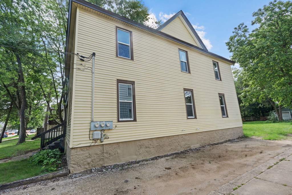 1439 8th Avenue - Photo 4
