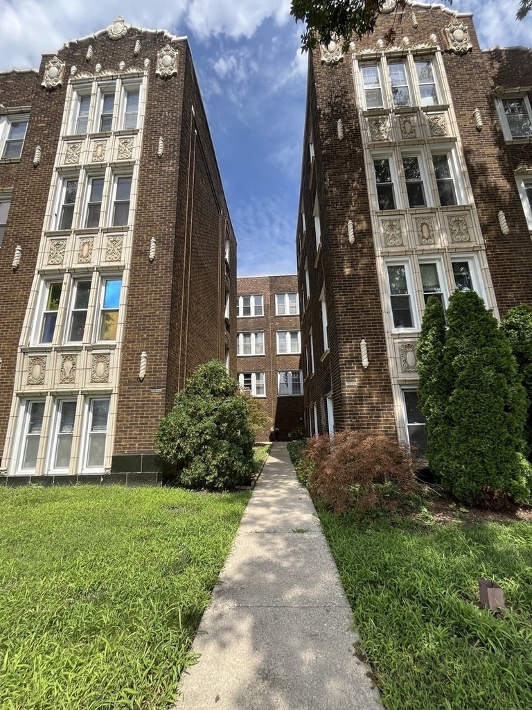 2840 W Addison Street - Photo 0