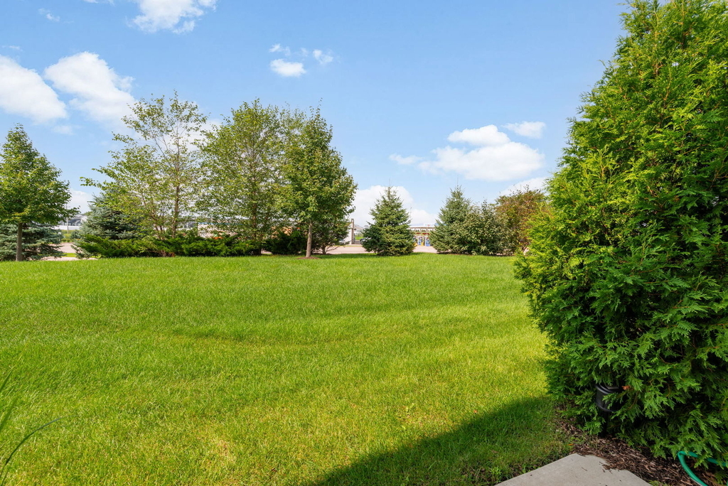 1024 Moraine Drive - Photo 16