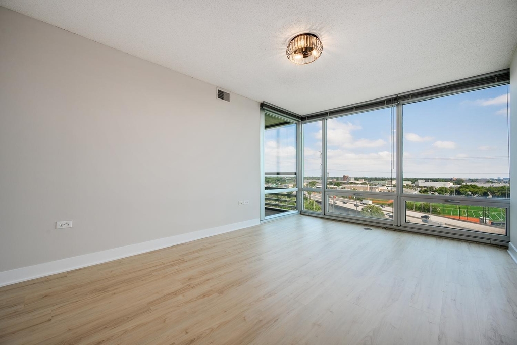 9715 Woods Drive - Photo 11