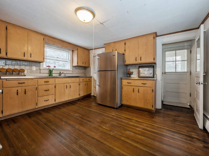 209 W Main Street - Photo 12