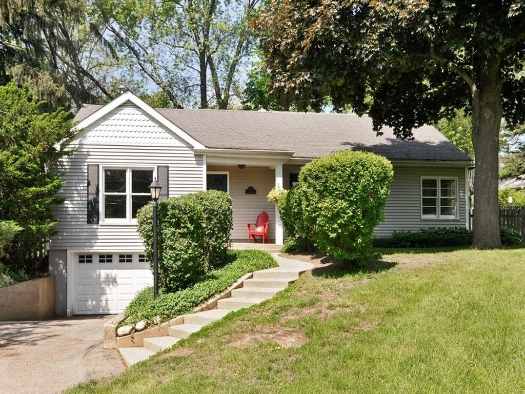 636 Exmoor Avenue - Photo 0