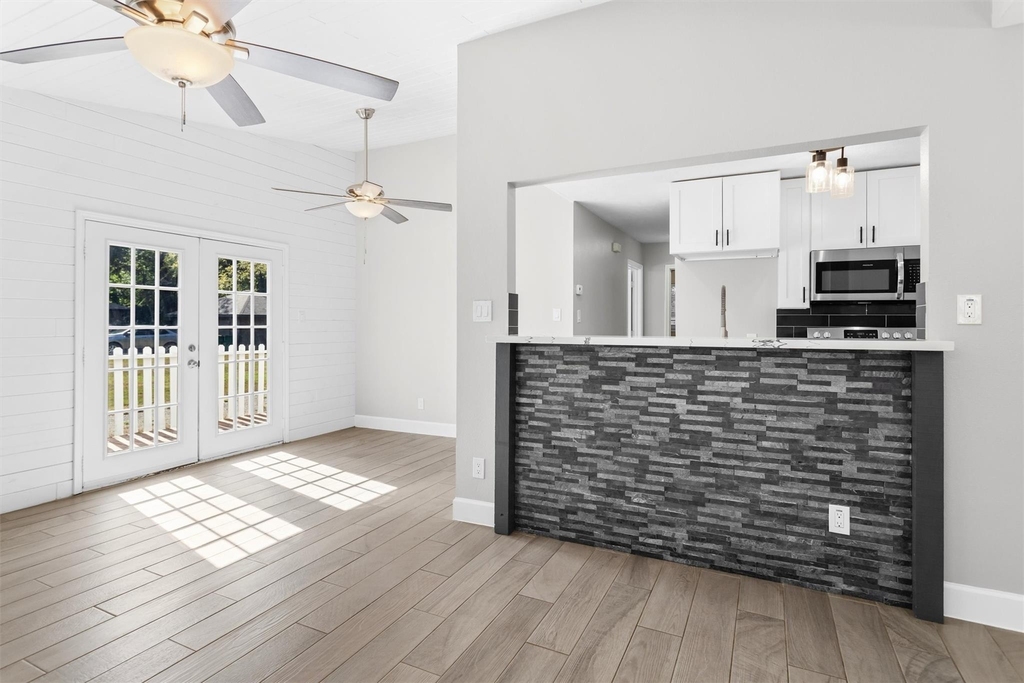 909 Stewart Street - Photo 5