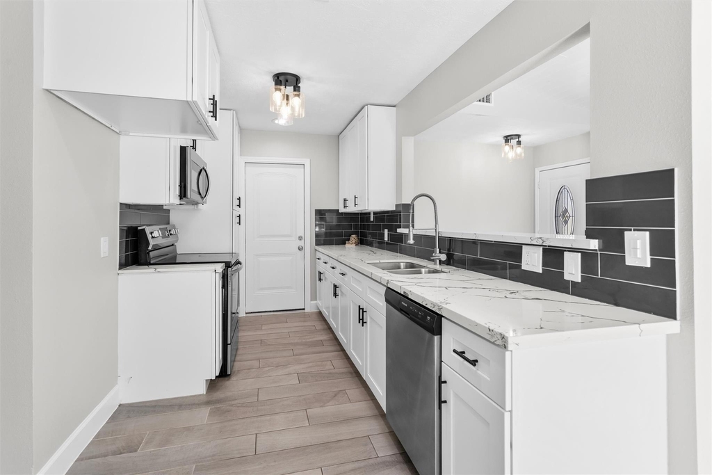909 Stewart Street - Photo 9