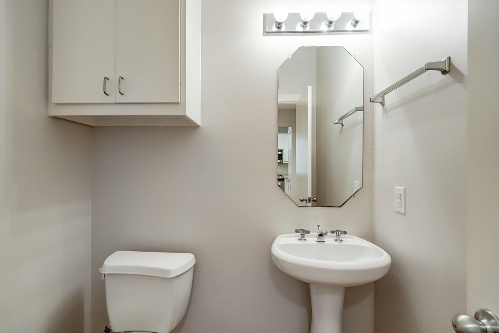 425 W 26th Street - Photo 12