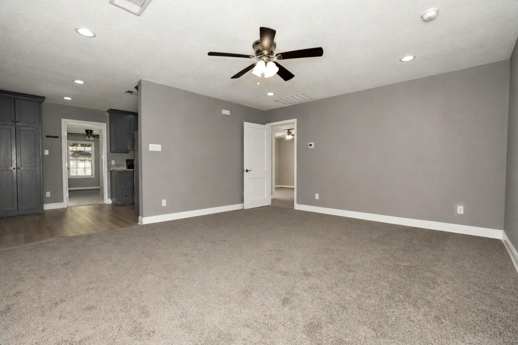 207 Jasmine Street - Photo 3