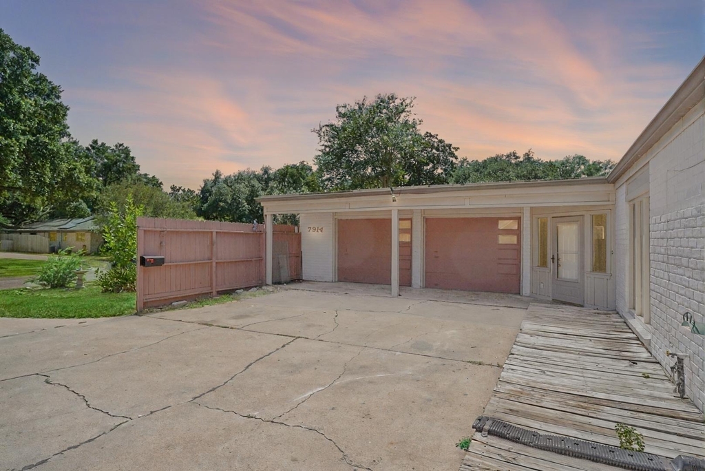 7914 Braes Meadow Drive - Photo 0
