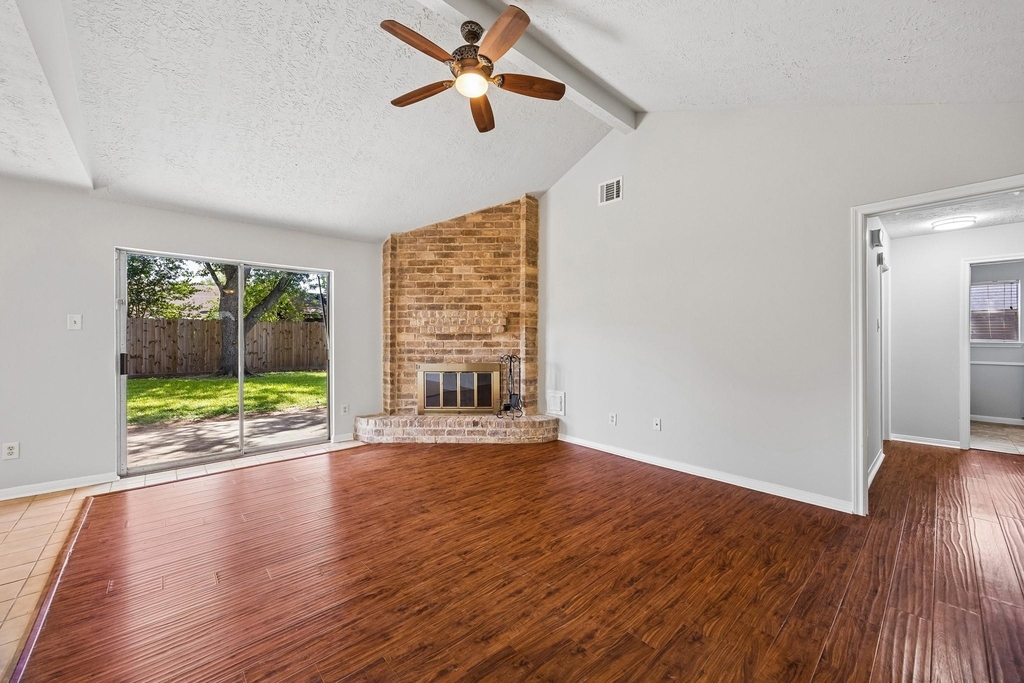 1605 Cypress Hollow Street - Photo 9