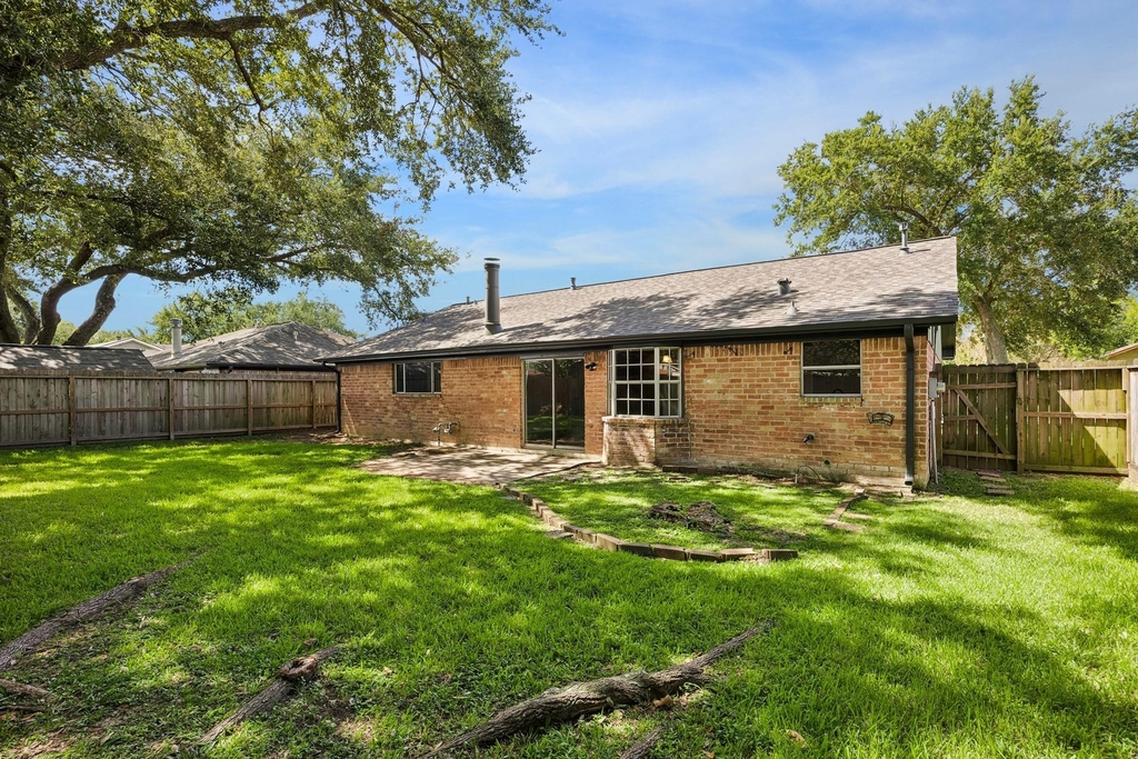 1605 Cypress Hollow Street - Photo 28