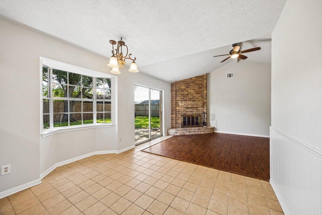 1605 Cypress Hollow Street - Photo 11