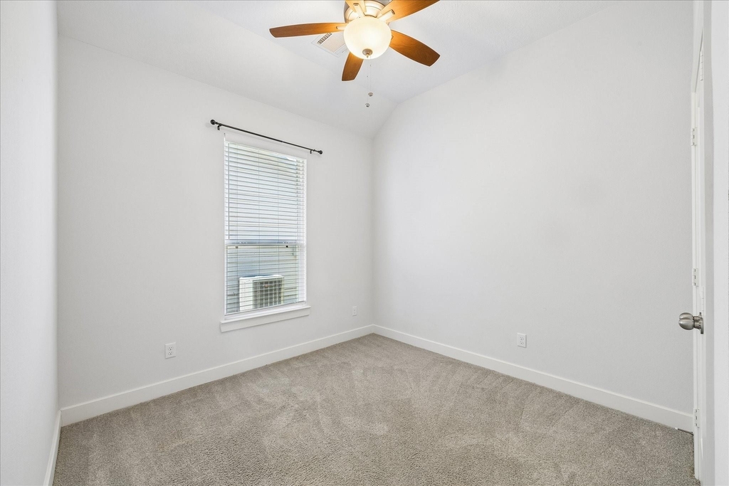 260 Shoreview Drive - Photo 10