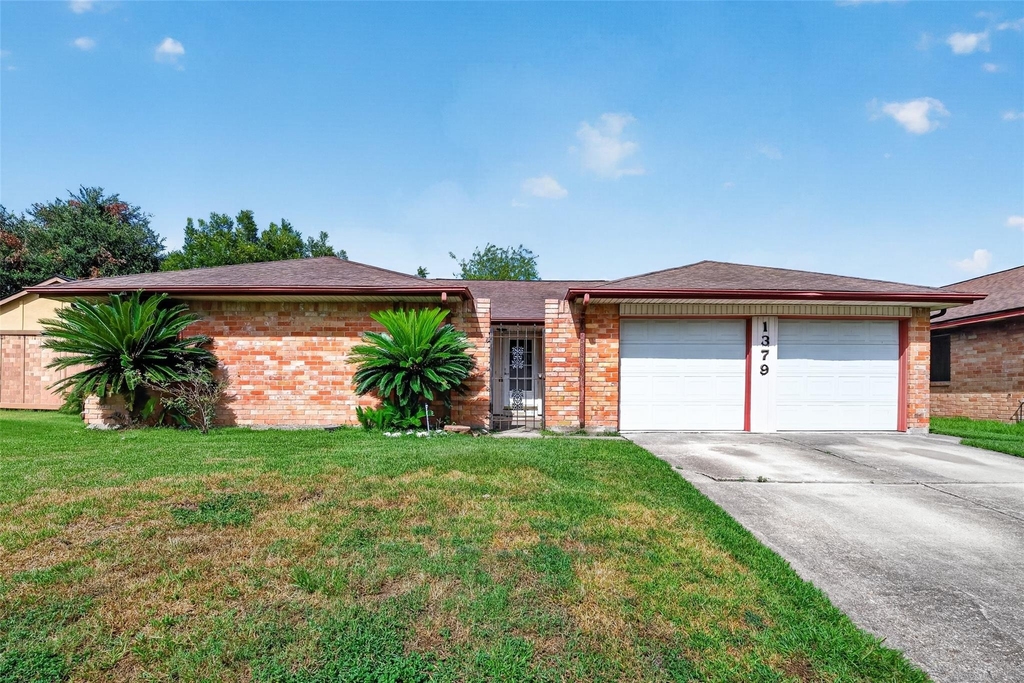 1379 Wrotham Lane - Photo 0