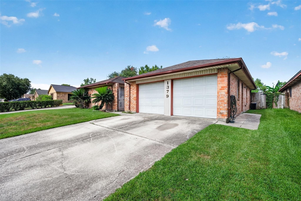 1379 Wrotham Lane - Photo 3