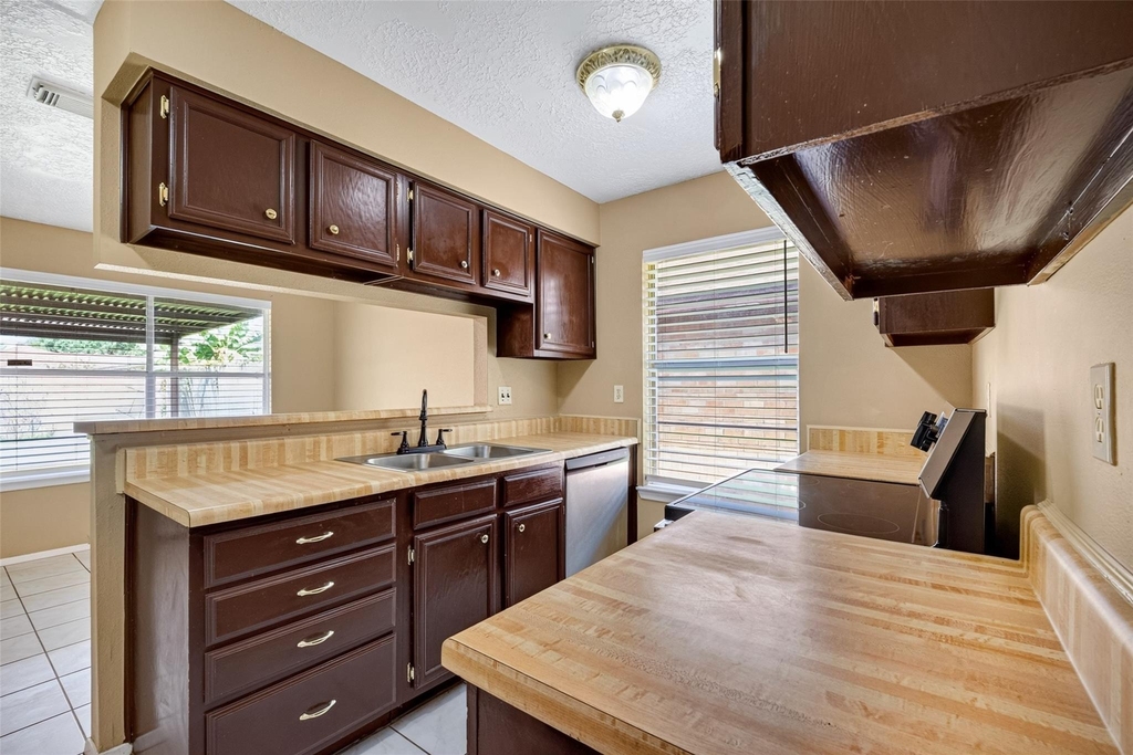 1379 Wrotham Lane - Photo 13