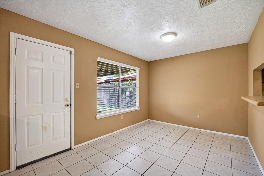 1379 Wrotham Lane - Photo 9