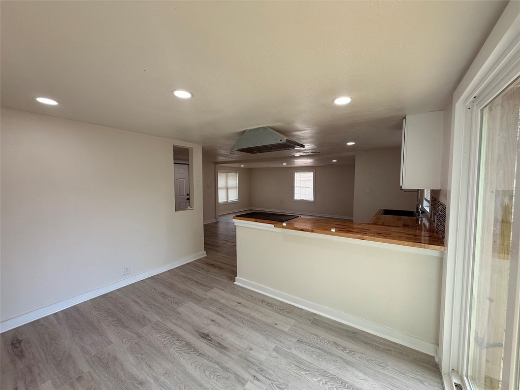 912 E 20th Street - Photo 1