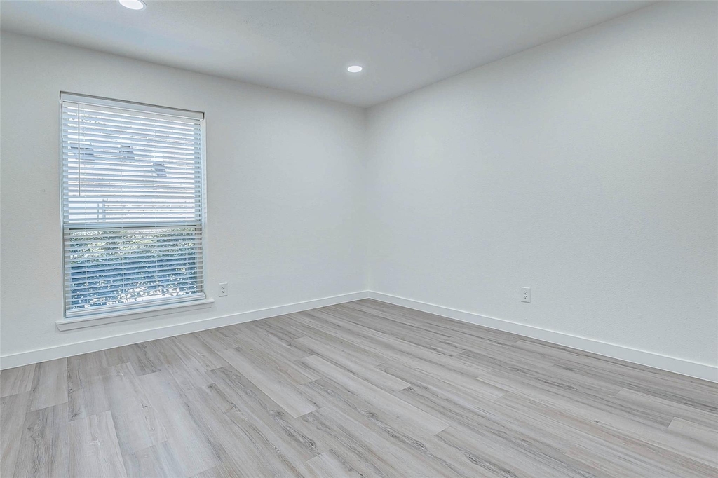 7555 Katy Freeway - Photo 7