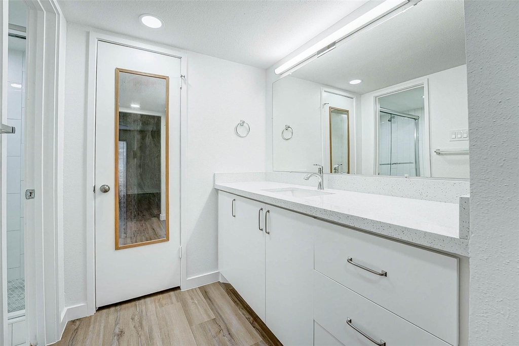 7555 Katy Freeway - Photo 17