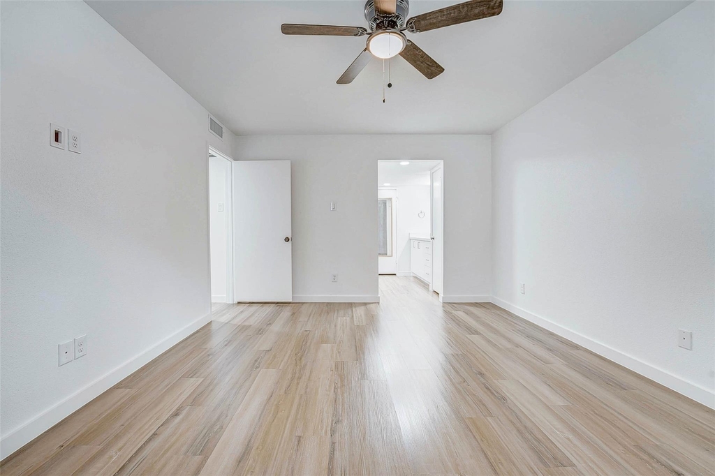 7555 Katy Freeway - Photo 15