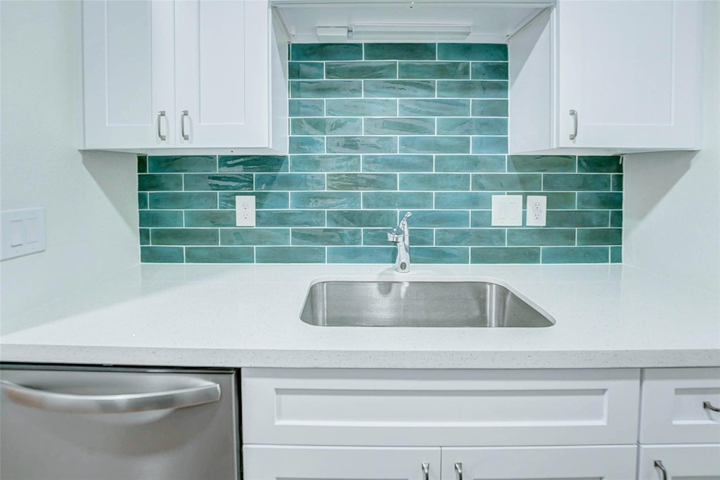 7555 Katy Freeway - Photo 6