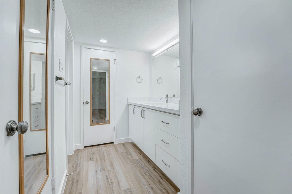 7555 Katy Freeway - Photo 16