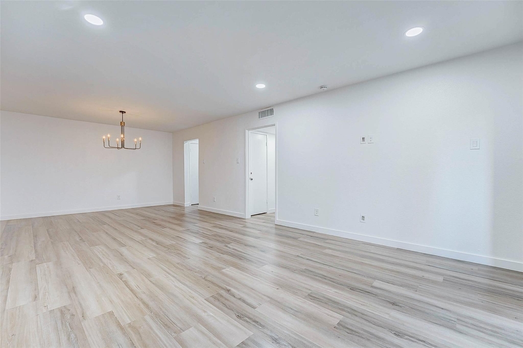 7555 Katy Freeway - Photo 2