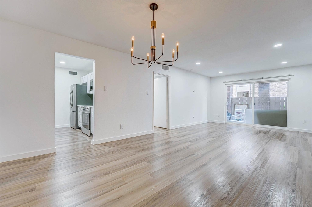 7555 Katy Freeway - Photo 3