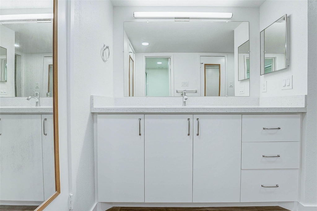 7555 Katy Freeway - Photo 29