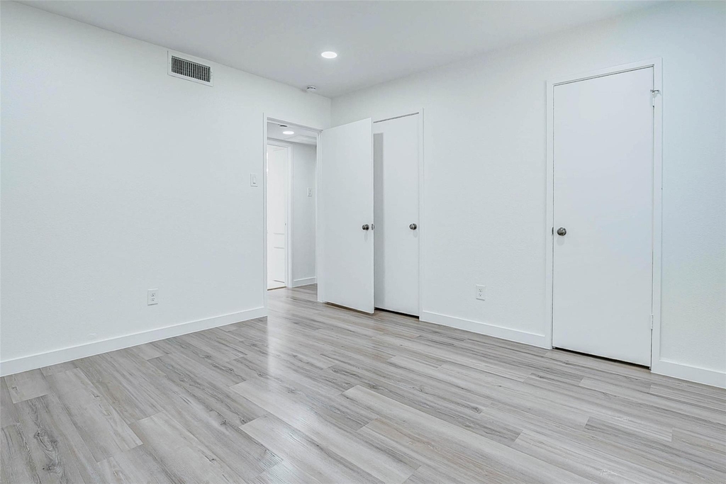 7555 Katy Freeway - Photo 8
