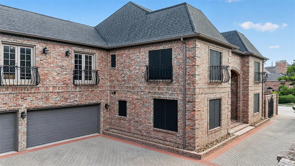 2510 Potomac Drive - Photo 3