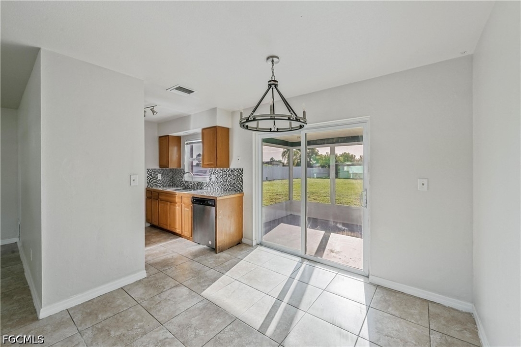 208 Norwich Avenue - Photo 4