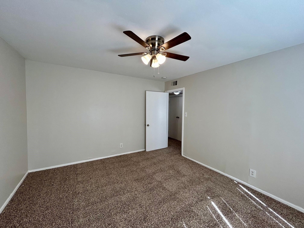 5415 Scott Street - Photo 15