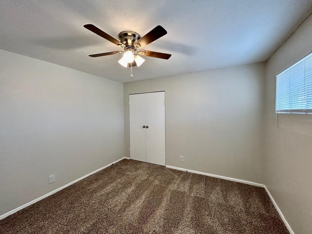 5415 Scott Street - Photo 18
