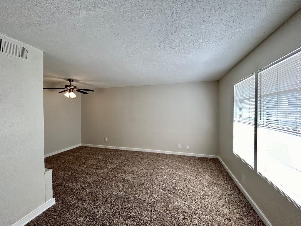 5415 Scott Street - Photo 3