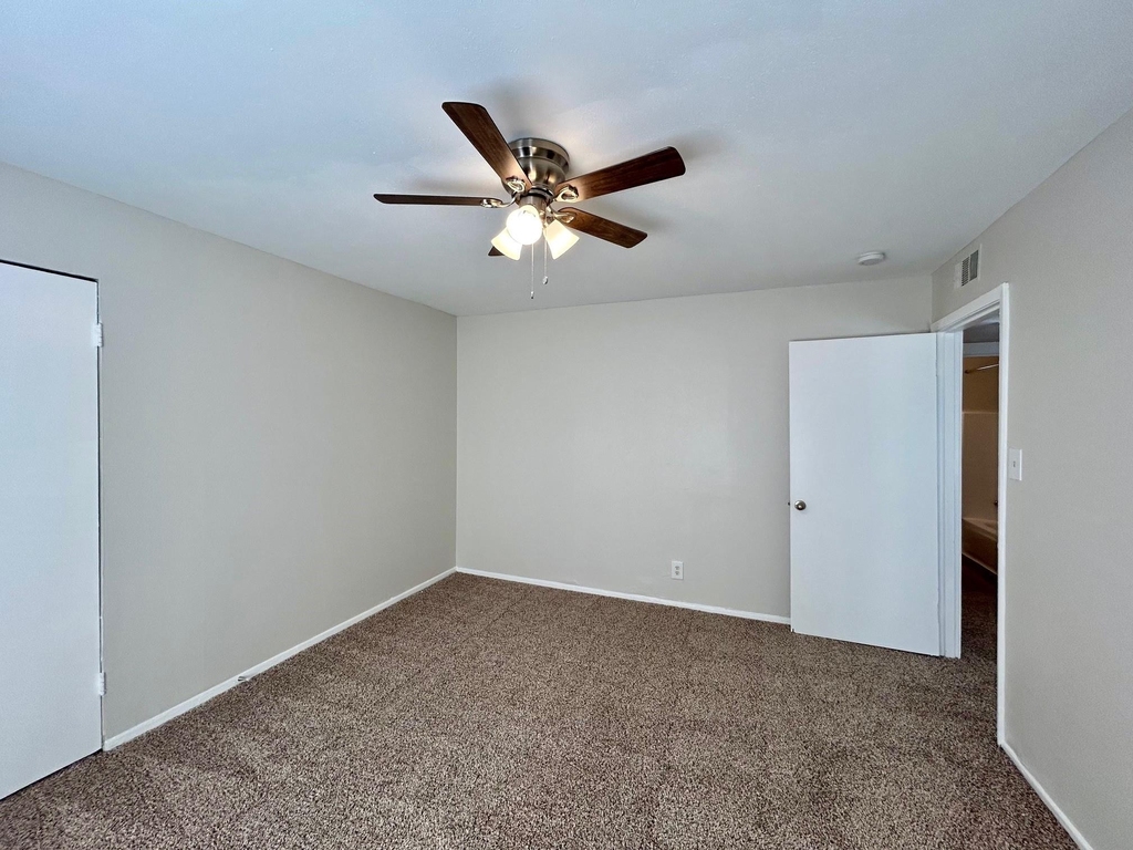 5415 Scott Street - Photo 14