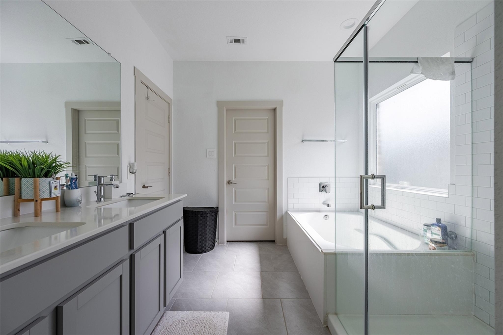 19014 Norbury Park Lane - Photo 13