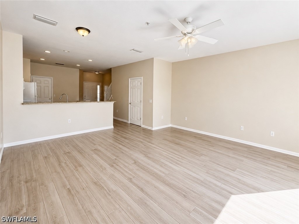 912 Hampton Circle - Photo 3