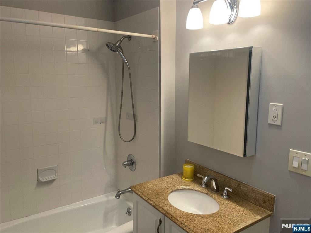 606 Wyckoff - Photo 12