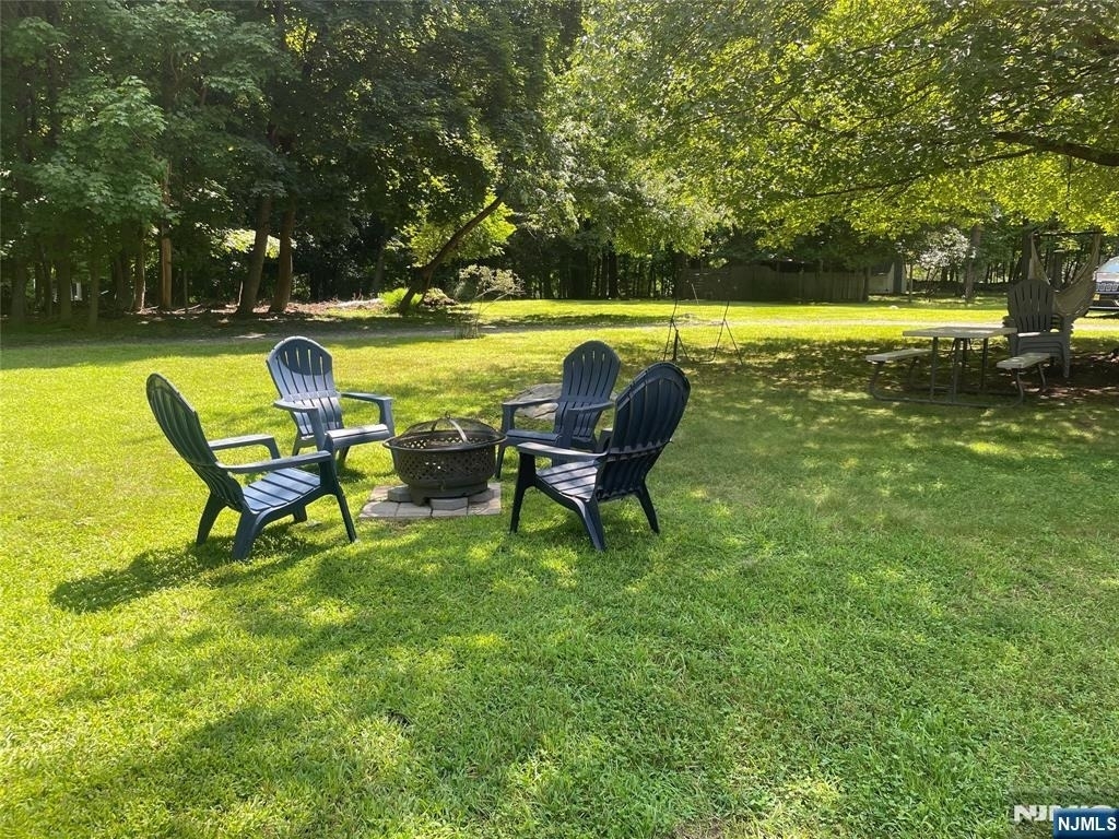 606 Wyckoff - Photo 2