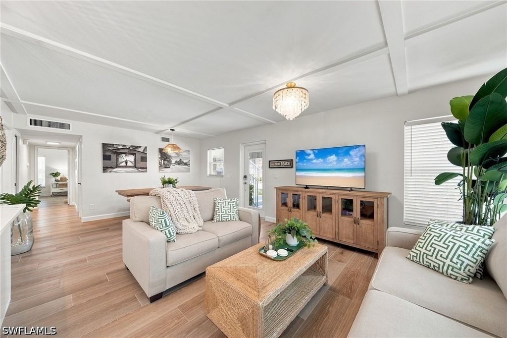 280 4th Street S - Photo 3