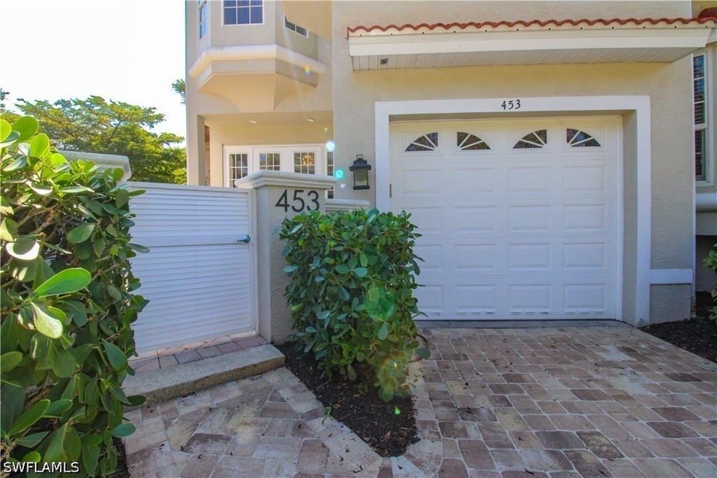 453 8th Avenue S - Photo 2
