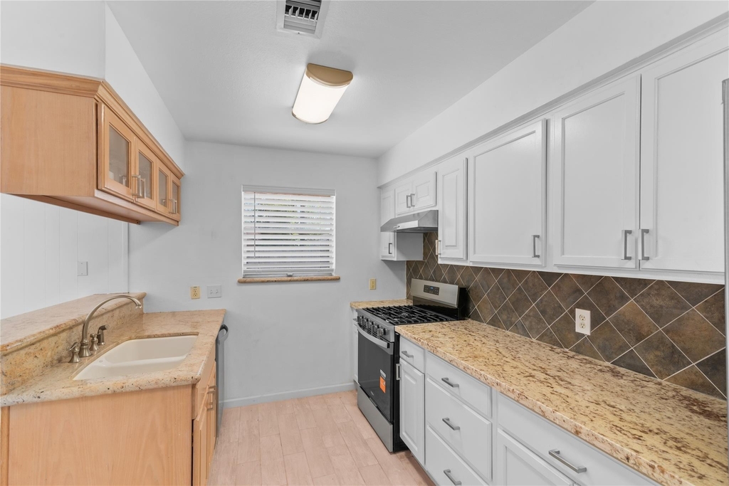 5607 Viking Drive - Photo 6