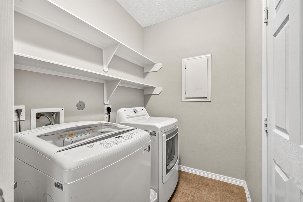 1470 Sherwood Park Circle - Photo 10