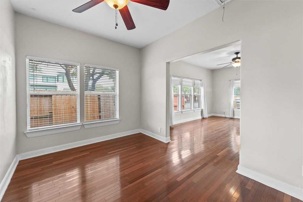 747 E 7th Street - Photo 6