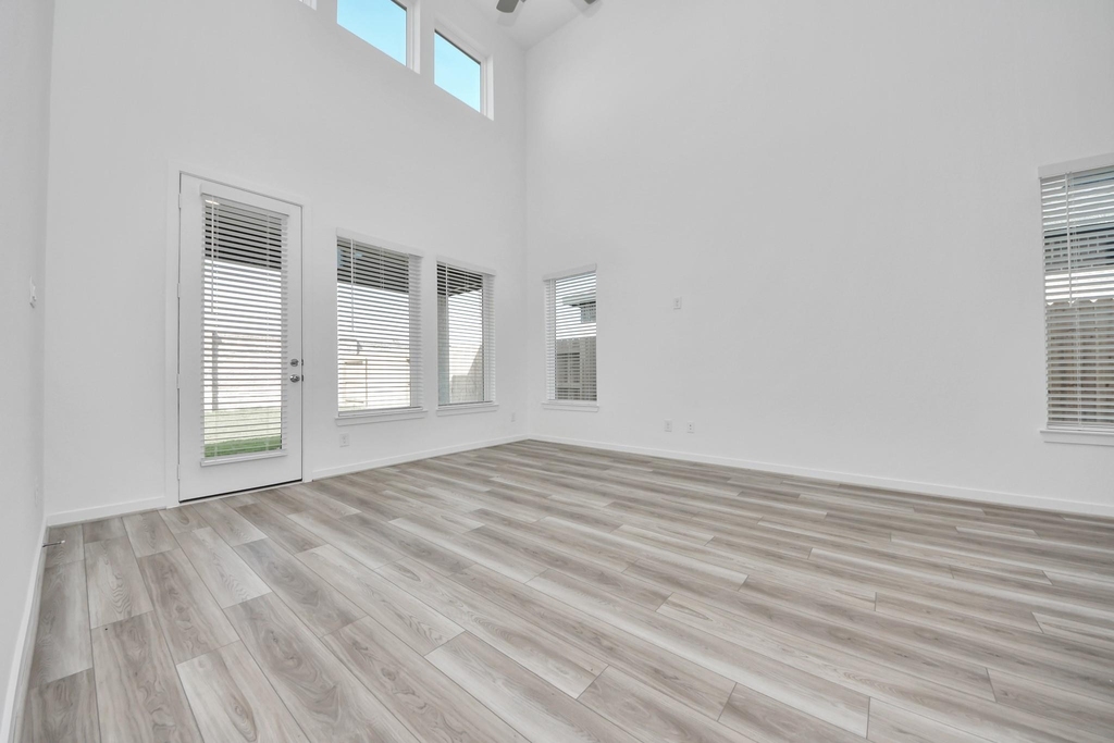 9223 Willowbank Gap Lane - Photo 21